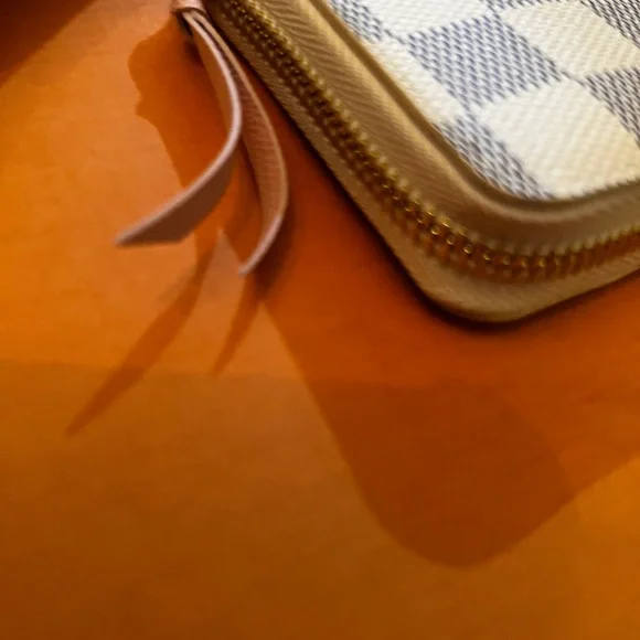 Louis Vuitton Clemence  Wallet in Damier Azur Rose Ballerine on the inside. EUC - Picture 4 of 12